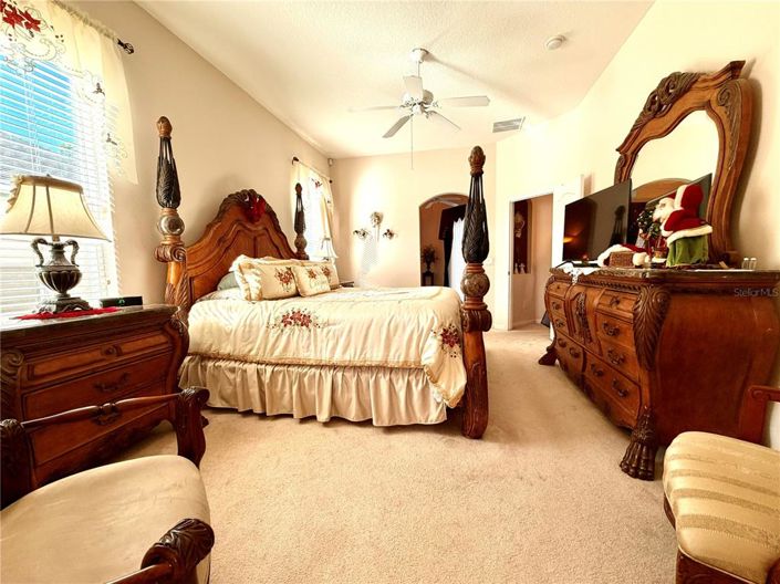 Image No.27-4 Bed Property for sale