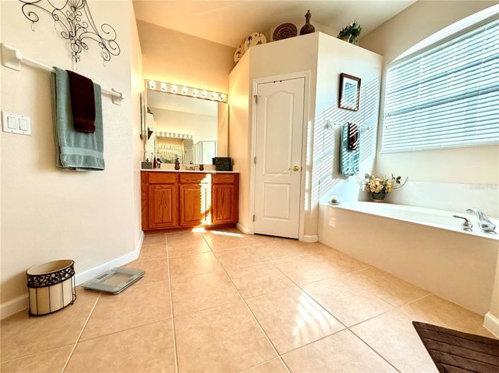 Image No.30-4 Bed Property for sale