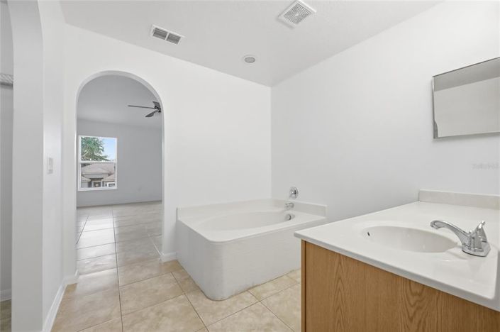 Image No.24-5 Bed Property for sale