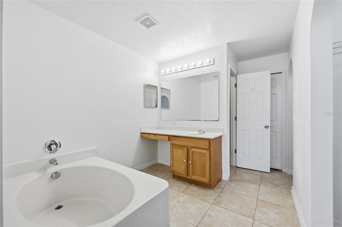 Image No.24-5 Bed House for sale