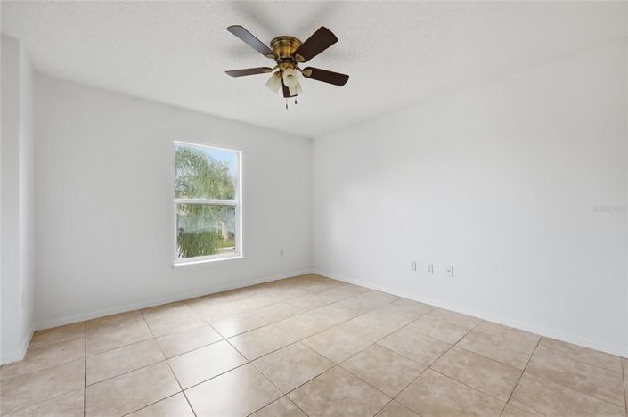 Image No.28-5 Bed Property for sale