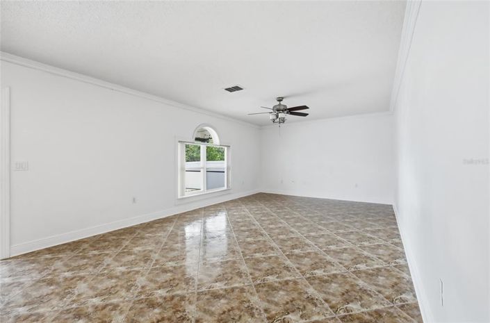 Image No.8-5 Bed Property for sale