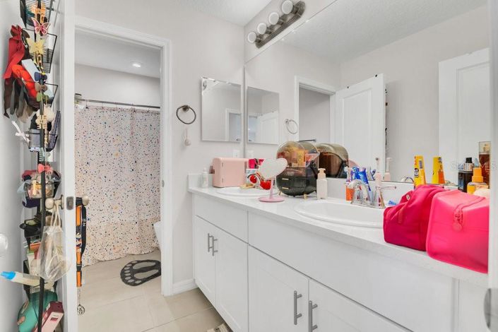 Image No.17-5 Bed Property for sale