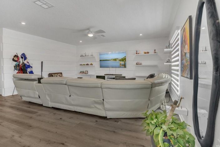 Image No.5-5 Bed Property for sale