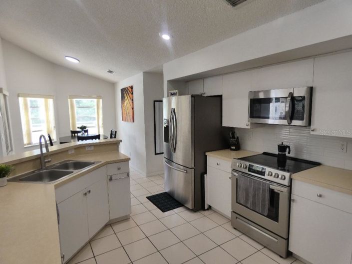 Image No.8-3 Bed Property for sale