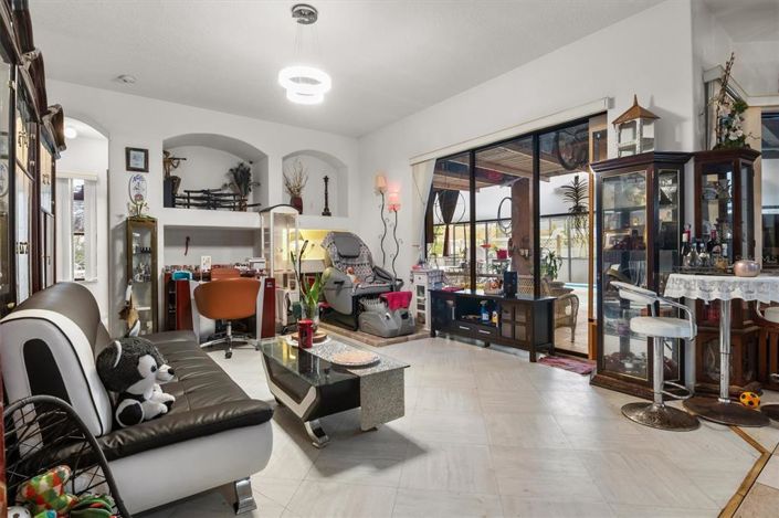 Image No.17-4 Bed House for sale