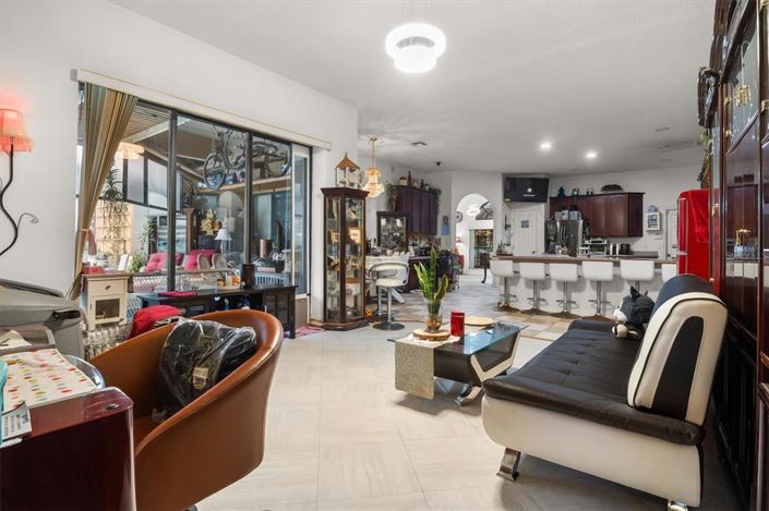 Image No.18-4 Bed House for sale