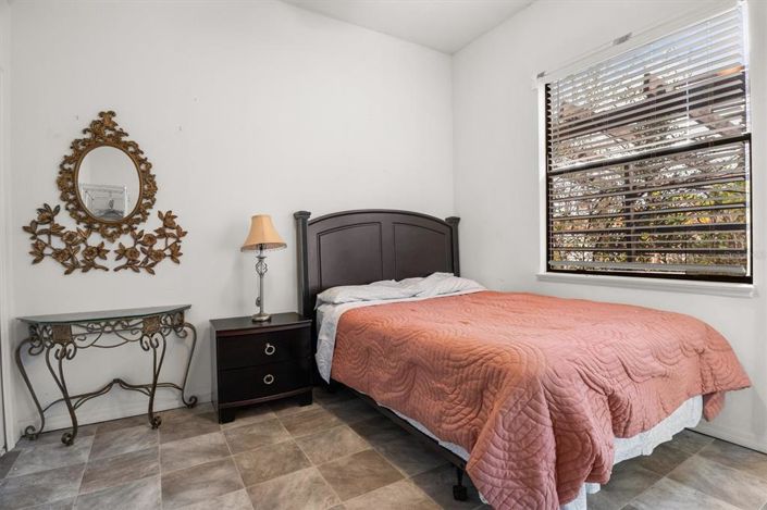 Image No.20-4 Bed House for sale