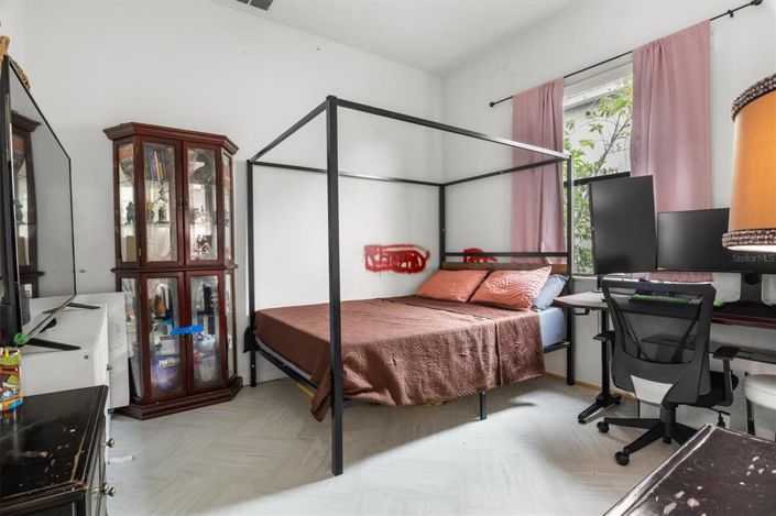 Image No.25-4 Bed Property for sale