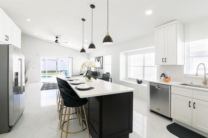 Image No.6-4 Bed Property for sale