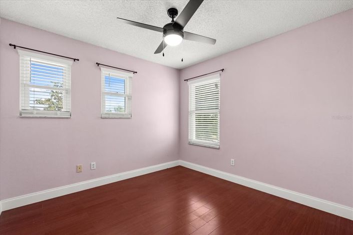 Image No.27-3 Bed Property for sale