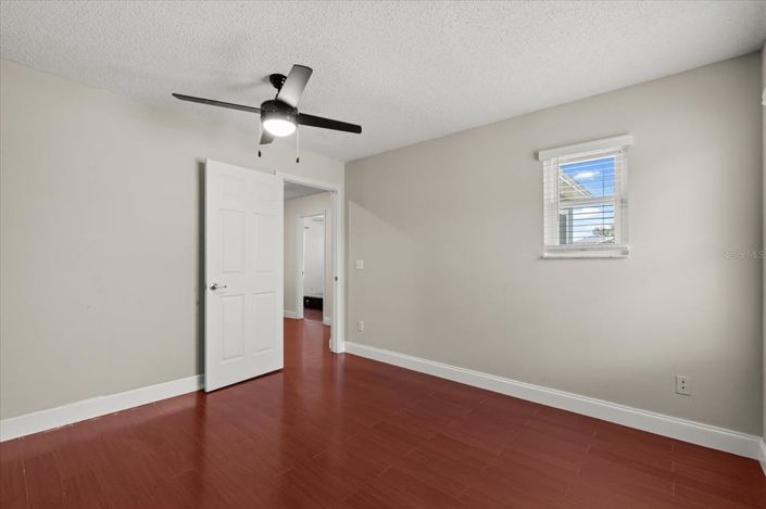 Image No.28-3 Bed Property for sale