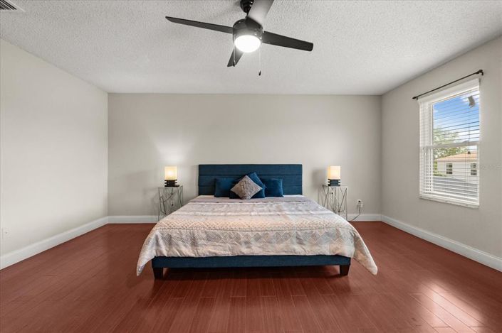 Image No.33-3 Bed Property for sale