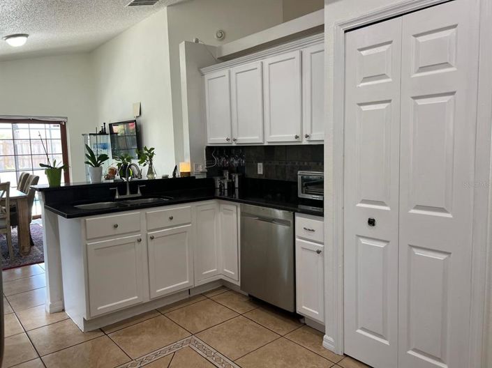 Image No.15-4 Bed House for sale