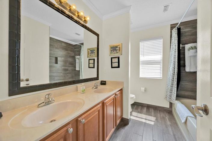 Image No.25-5 Bed House for sale