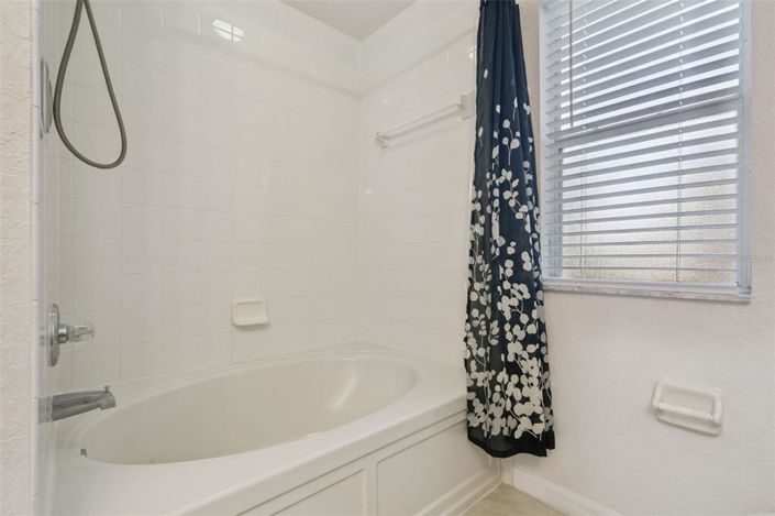 Image No.13-4 Bed Townhouse for sale