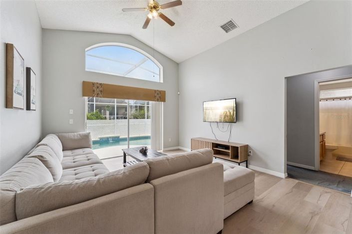 Image No.18-4 Bed House for sale