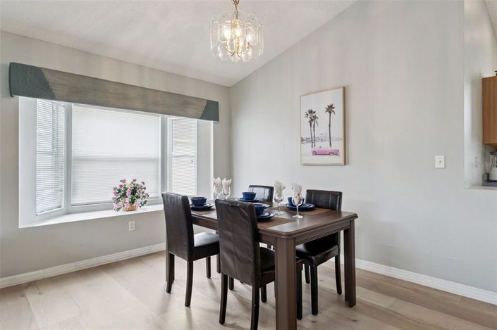 Image No.8-4 Bed House for sale