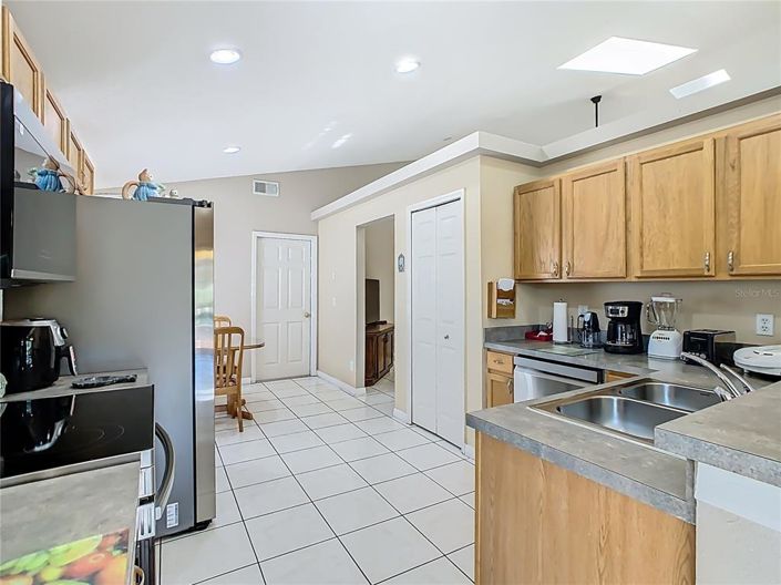 Image No.4-4 Bed Property for sale