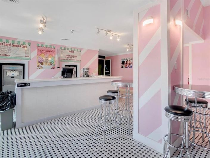 Image No.27-4 Bed Townhouse for sale