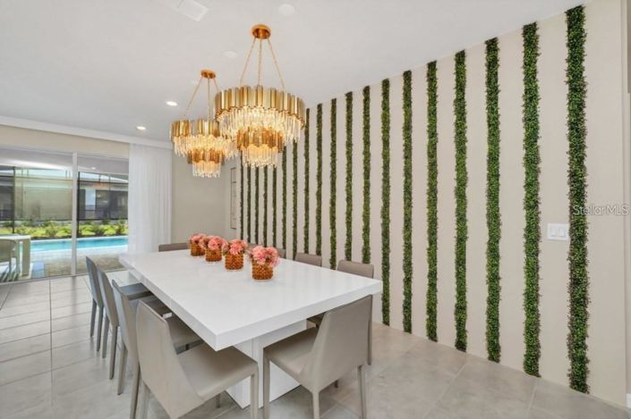 Image No.7-10 Bed House for sale