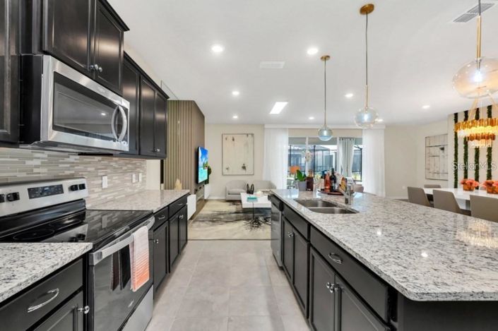 Image No.8-10 Bed House for sale