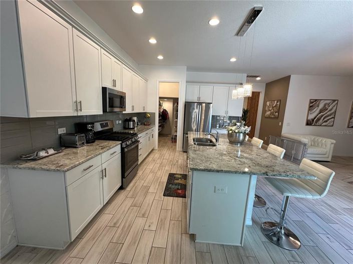 Image No.8-5 Bed House for sale