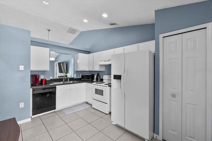 Image No.10-3 Bed House for sale