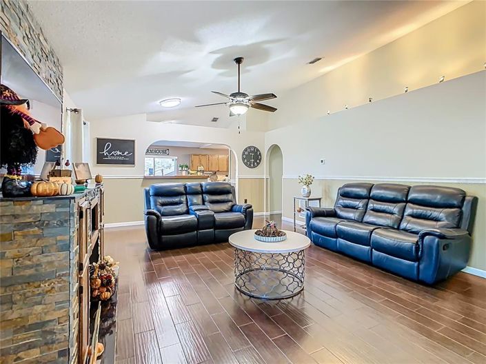 Image No.10-3 Bed Property for sale