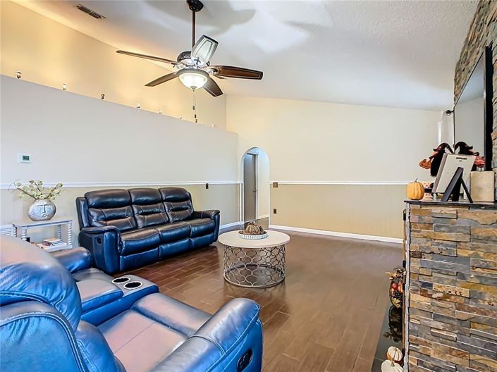 Image No.11-3 Bed Property for sale