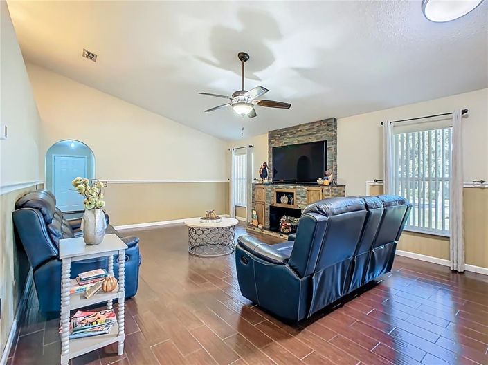 Image No.13-3 Bed Property for sale