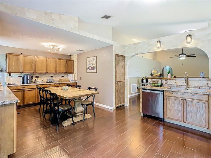 Image No.19-3 Bed Property for sale