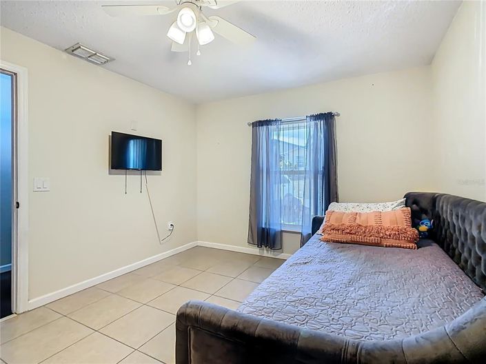 Image No.36-3 Bed Property for sale