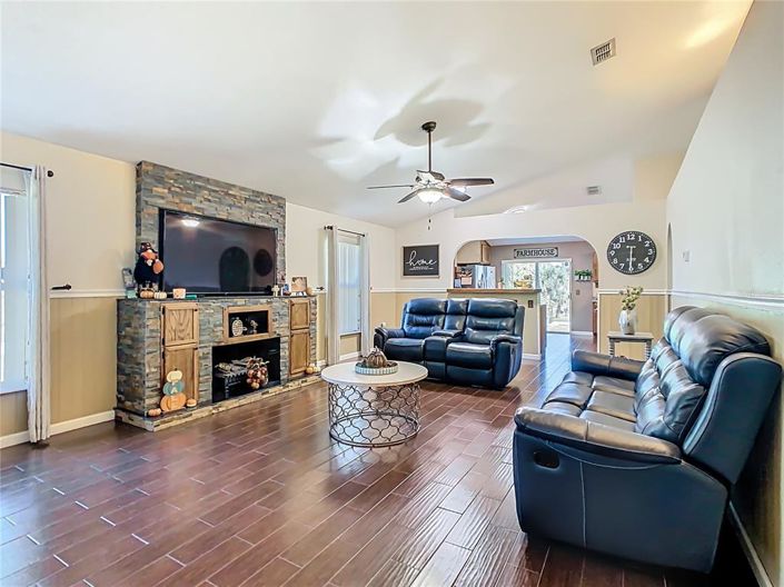 Image No.9-3 Bed Property for sale