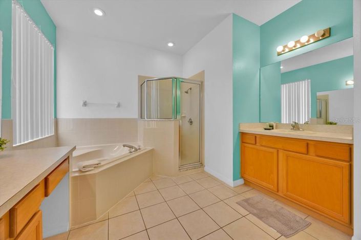 Image No.17-5 Bed Property for sale