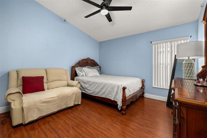 Image No.34-4 Bed Property for sale