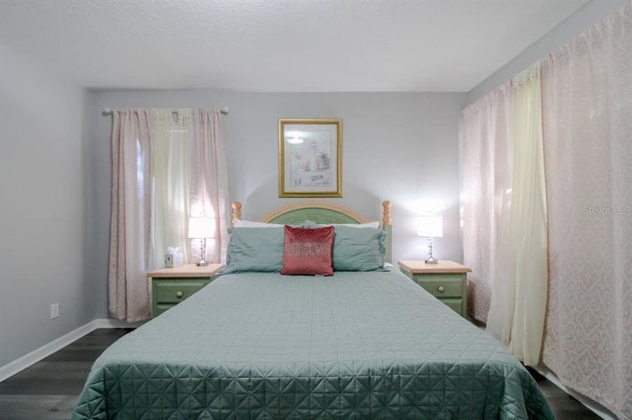 Image No.31-6 Bed House for sale