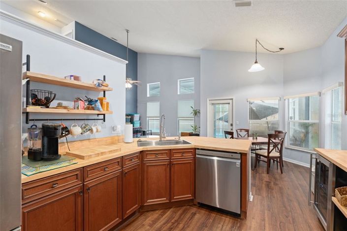 Image No.6-5 Bed Property for sale