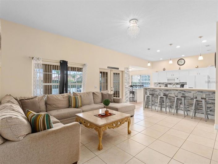 Image No.8-5 Bed House for sale