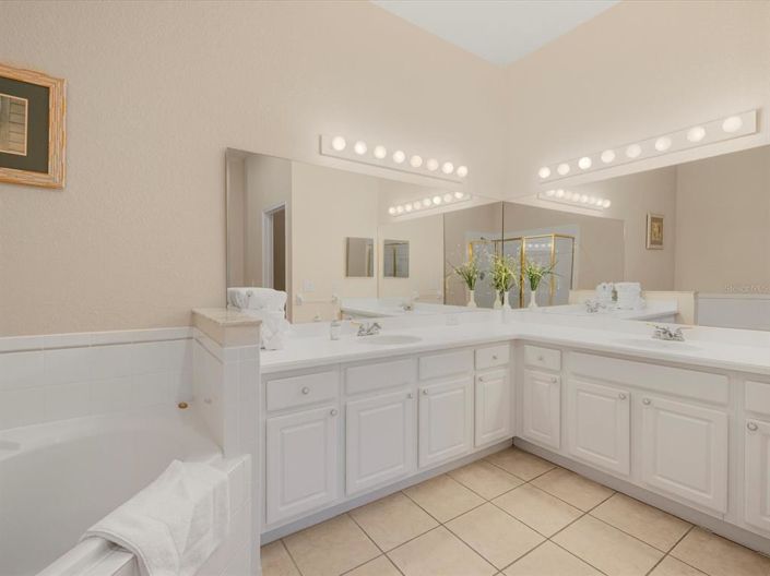 Image No.21-3 Bed Property for sale