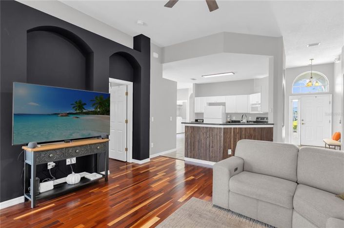 Image No.7-4 Bed House for sale