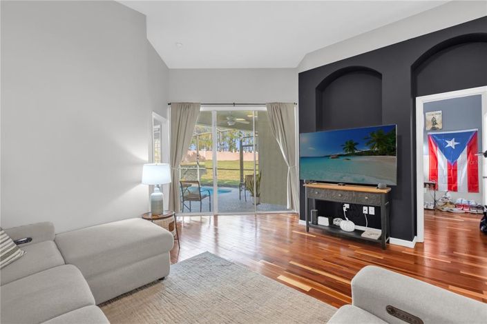 Image No.8-4 Bed House for sale