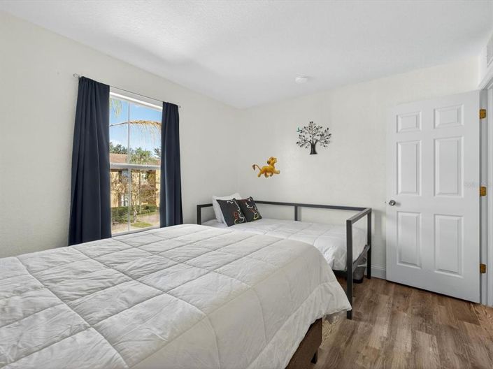 Image No.20-4 Bed Townhouse for sale