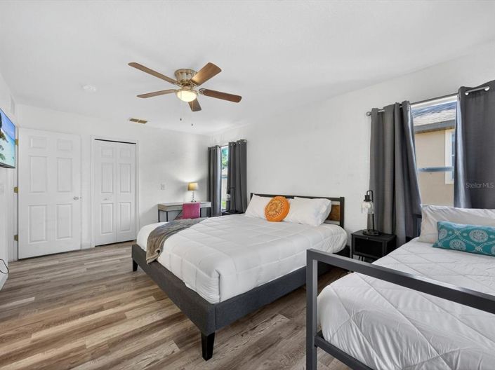 Image No.26-4 Bed Townhouse for sale