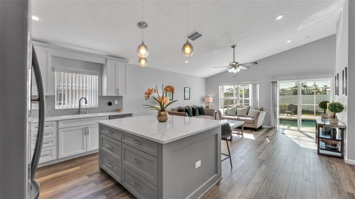 Image No.5-4 Bed Property for sale