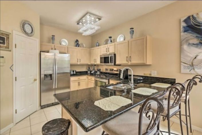 Image No.17-6 Bed Property for sale