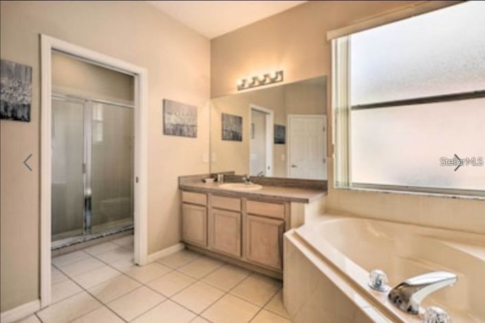 Image No.30-6 Bed Property for sale