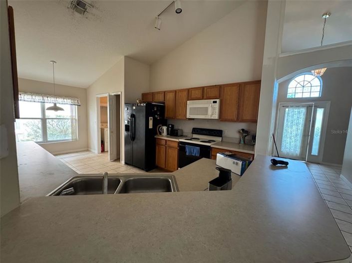 Image No.12-3 Bed Property for sale