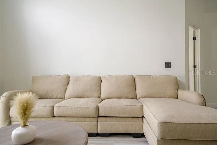 Image No.10-3 Bed House for sale