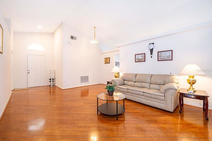 Image No.5-4 Bed Property for sale